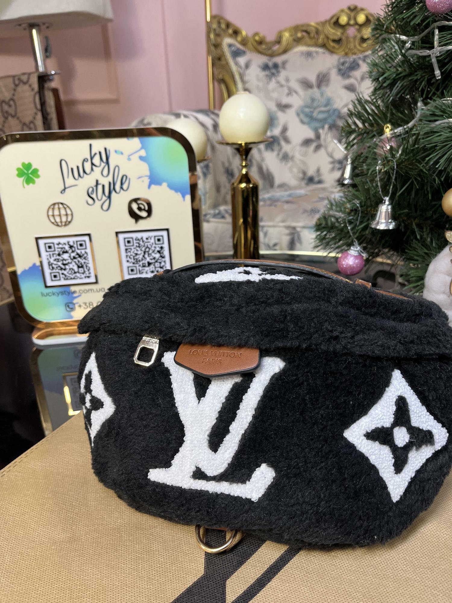 Поясная сумка Bumbag Louis Vuitton меховая Teddy черная 532413