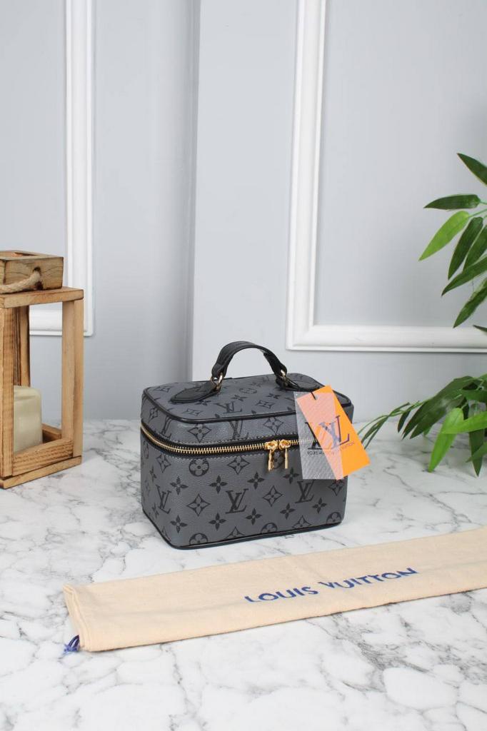 Louis Vuitton nice mini Toiletry Pouch маленькая косметичка серый monogram +съёмный ремень 5353