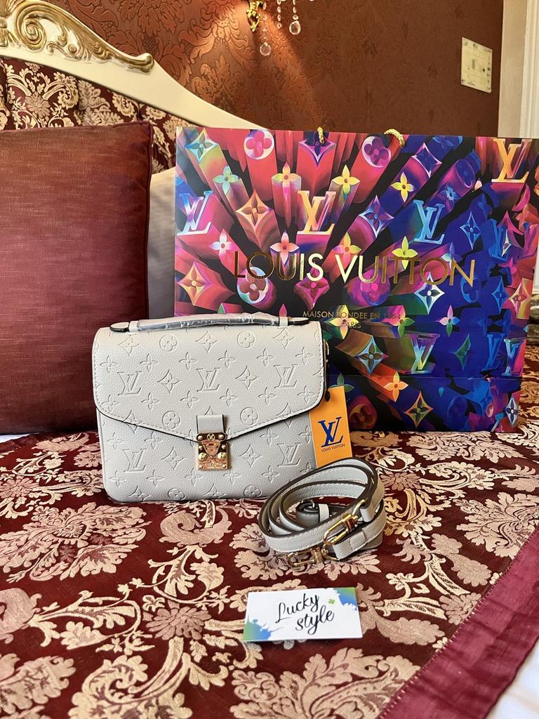 Сумка женская бежевая  LOUIS VUITTON - Pochette Metis 12456645
