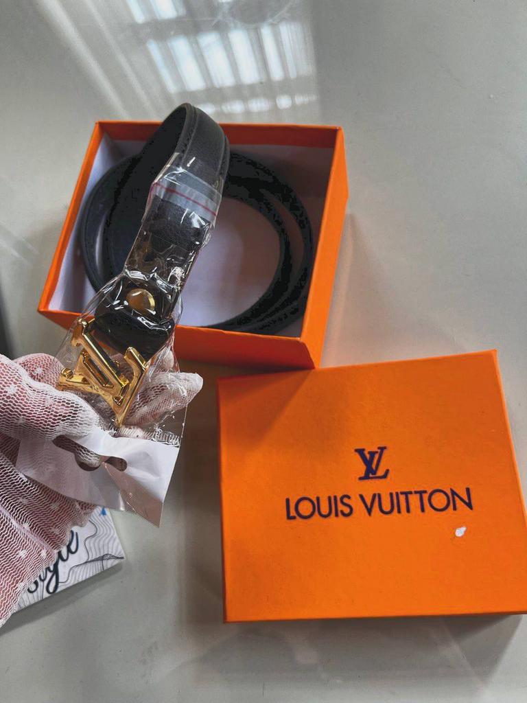 Ремень тонкий Louis Vuitton черный золото + бренд коробка 211