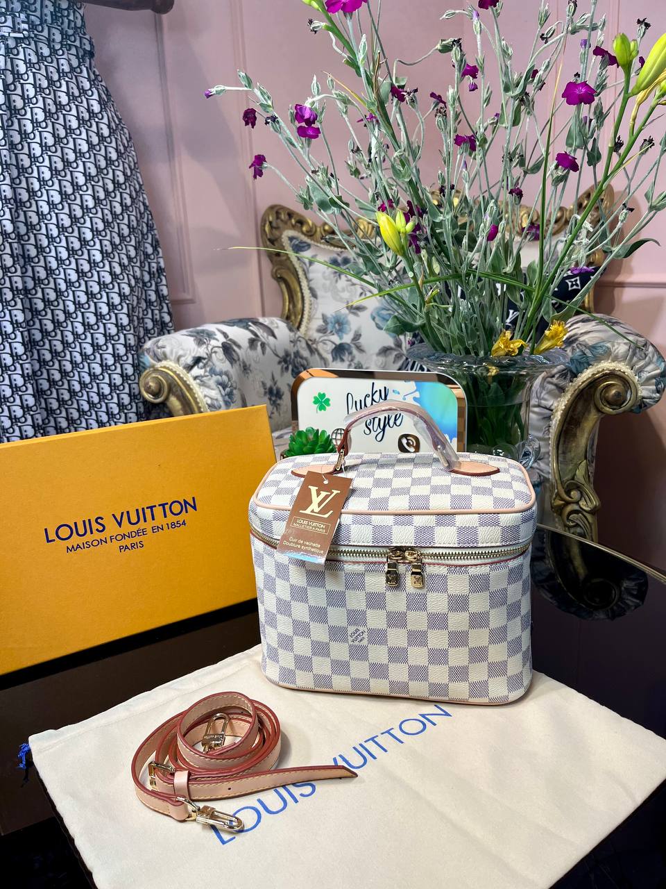 LOUIS VUITTON - NICE BB косметичка большая белая шашка   Toiletry Pouch  543543