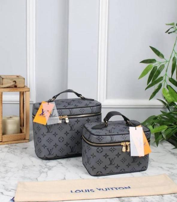 LOUIS VUITTON - NICE BB косметичка большая серый монограм Toiletry Pouch  54323