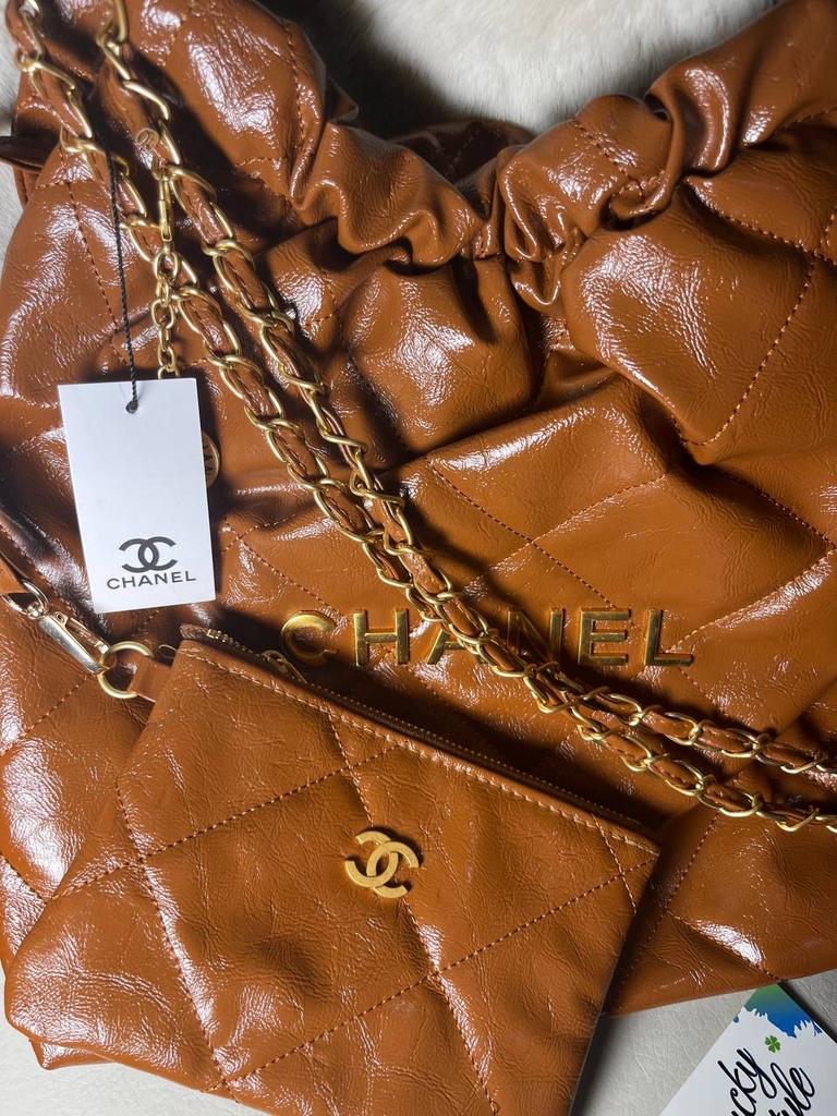 ✨シャネル✨未使用(訳あり)色変酷い ・ブラウン レザー キルティング バッグ シャネルのキルティングバッグ「シャネル 25」メタリックレザー