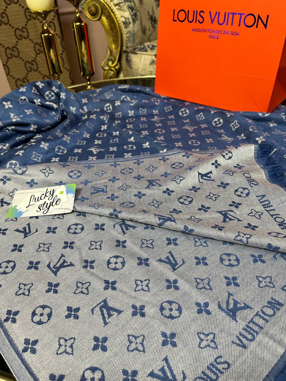 Шаль голубая Louis Vuitton 666321234