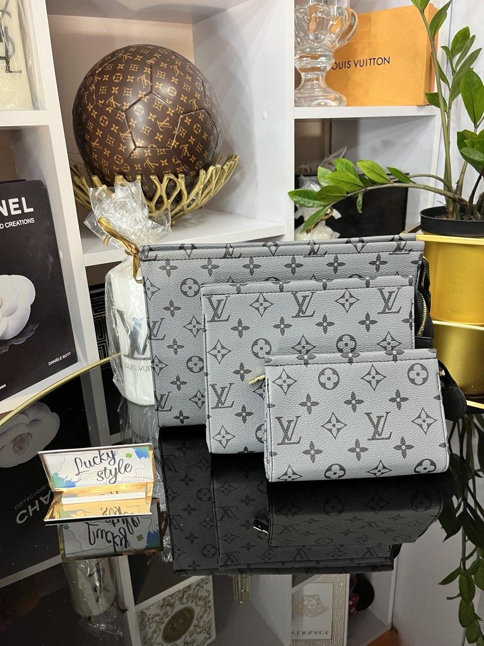 Louis Vuitton Toiletry Pouch Set серый монограмм набор косметичек-барсеток  553125236