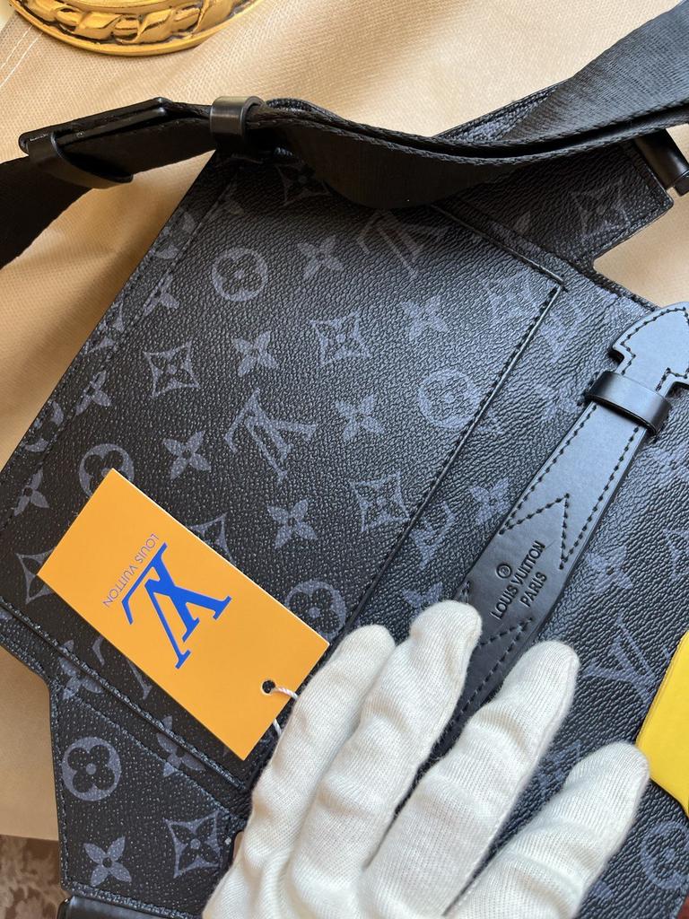 Месенджери та сумки > LOUIS VUITTON - S Lock Sling Bag 89768532