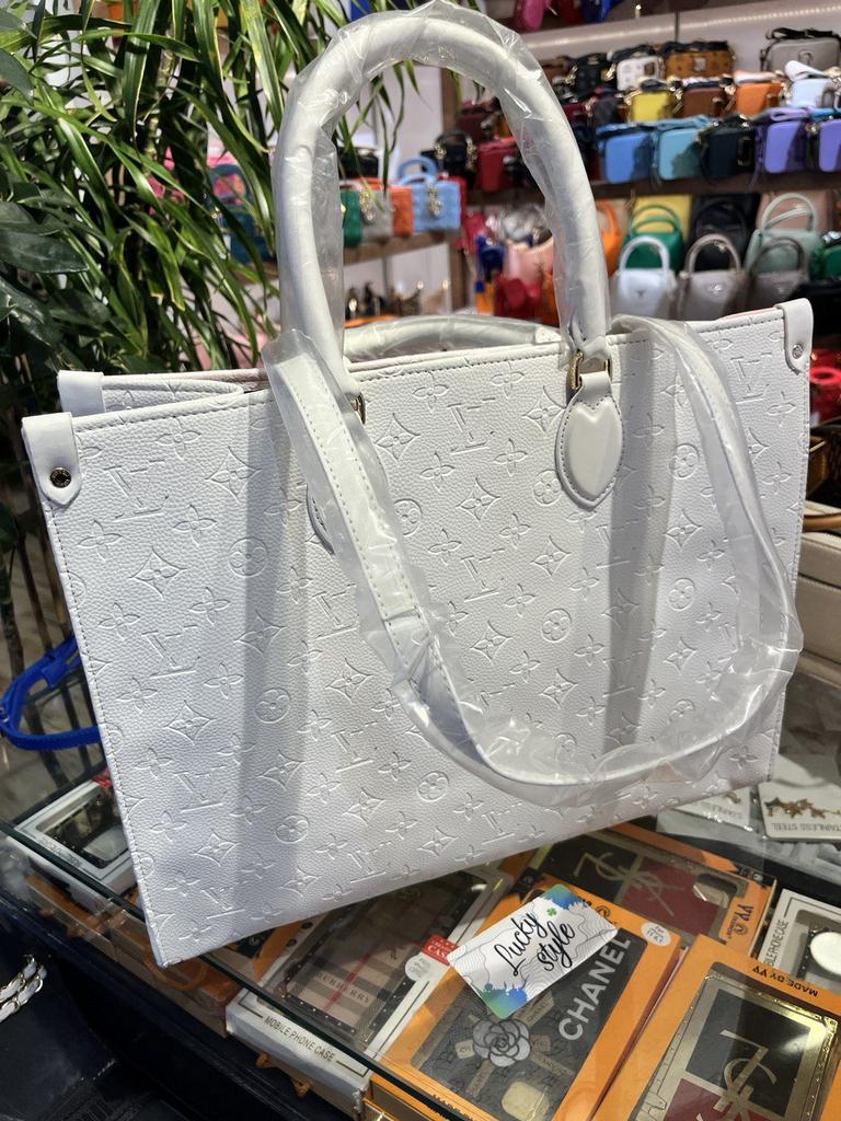 Шоппер тоут белый LV Onthego 76676312