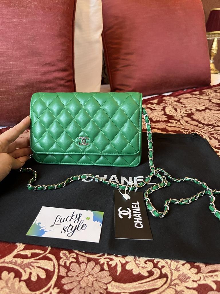 Зеленая сумка CHANEL - Classic Wallet On Chain 635412