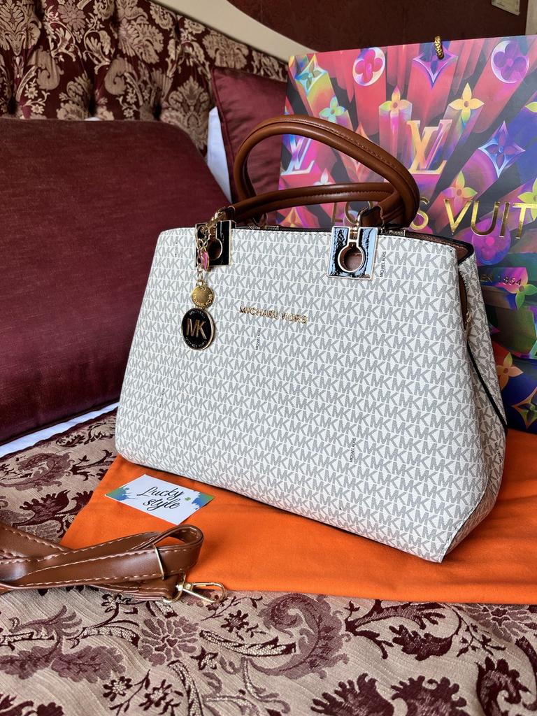 Сумка средняя светлый беж Michael Kors 66234727