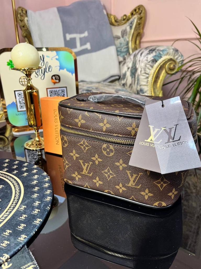 Louis Vuitton nice mini Toiletry Pouch маленькая косметичка  коричневый монограмм черная окантовка 45125125
