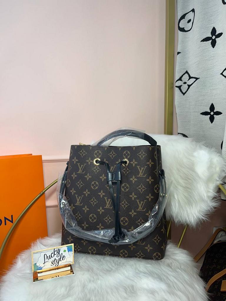 Сумка монограмм с черной вставкой LOUIS VUITTON - NeoNoe MM 7863245