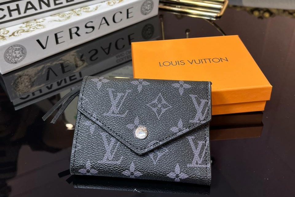 Кошелек Zoe Louis Vuitton серый монограмм 772543