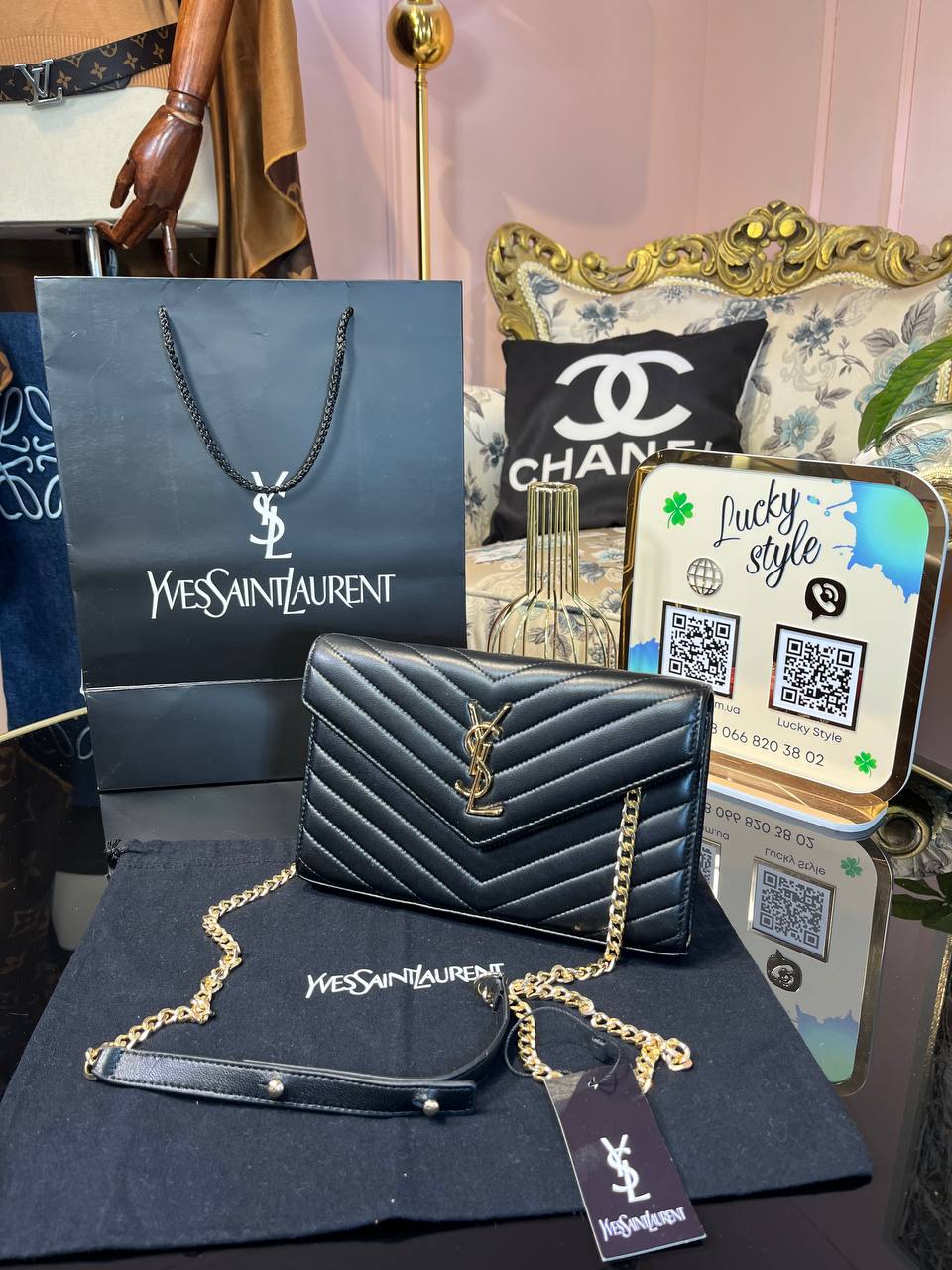 Сумка-клатч Yves Saint Laurent натуральная кожа 844521