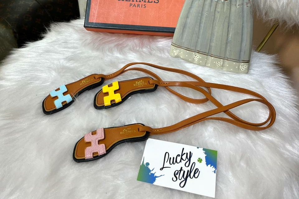 Брелок в виде шлёпка Hermes 441152