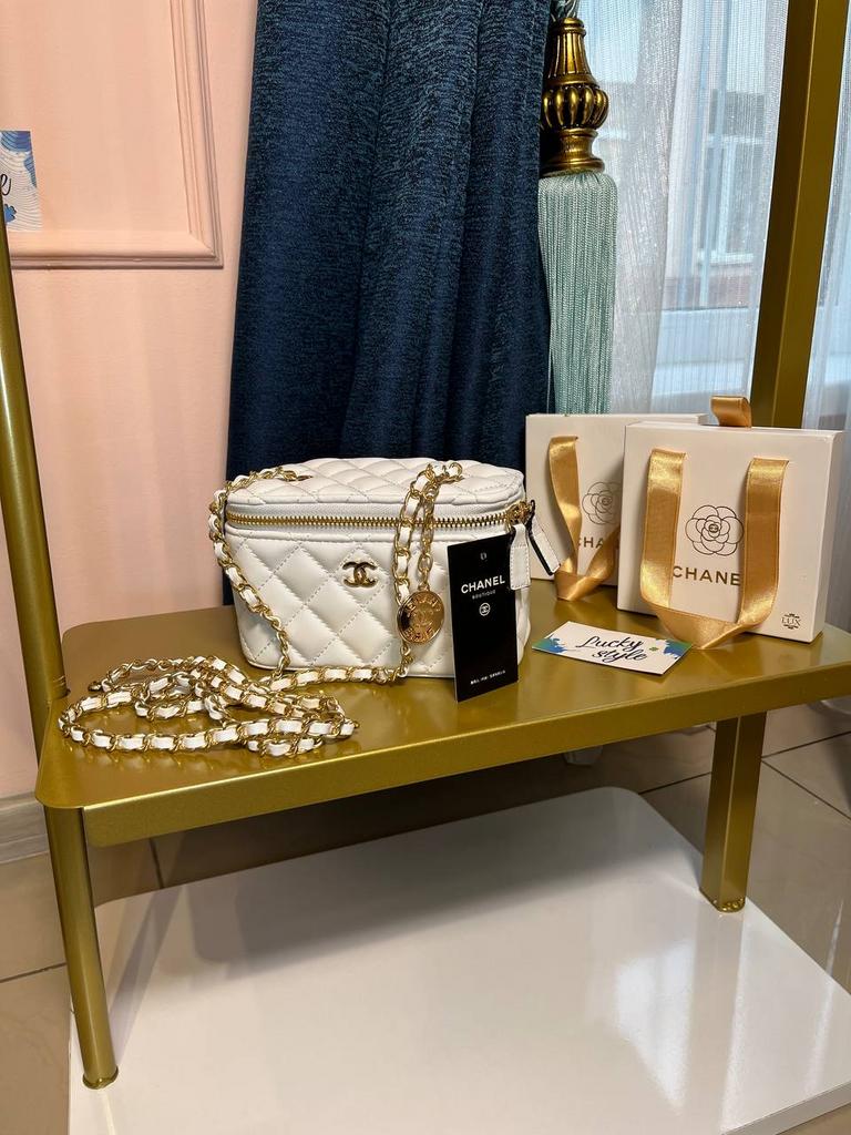 Сумка-косметичка Chanel белая 744590