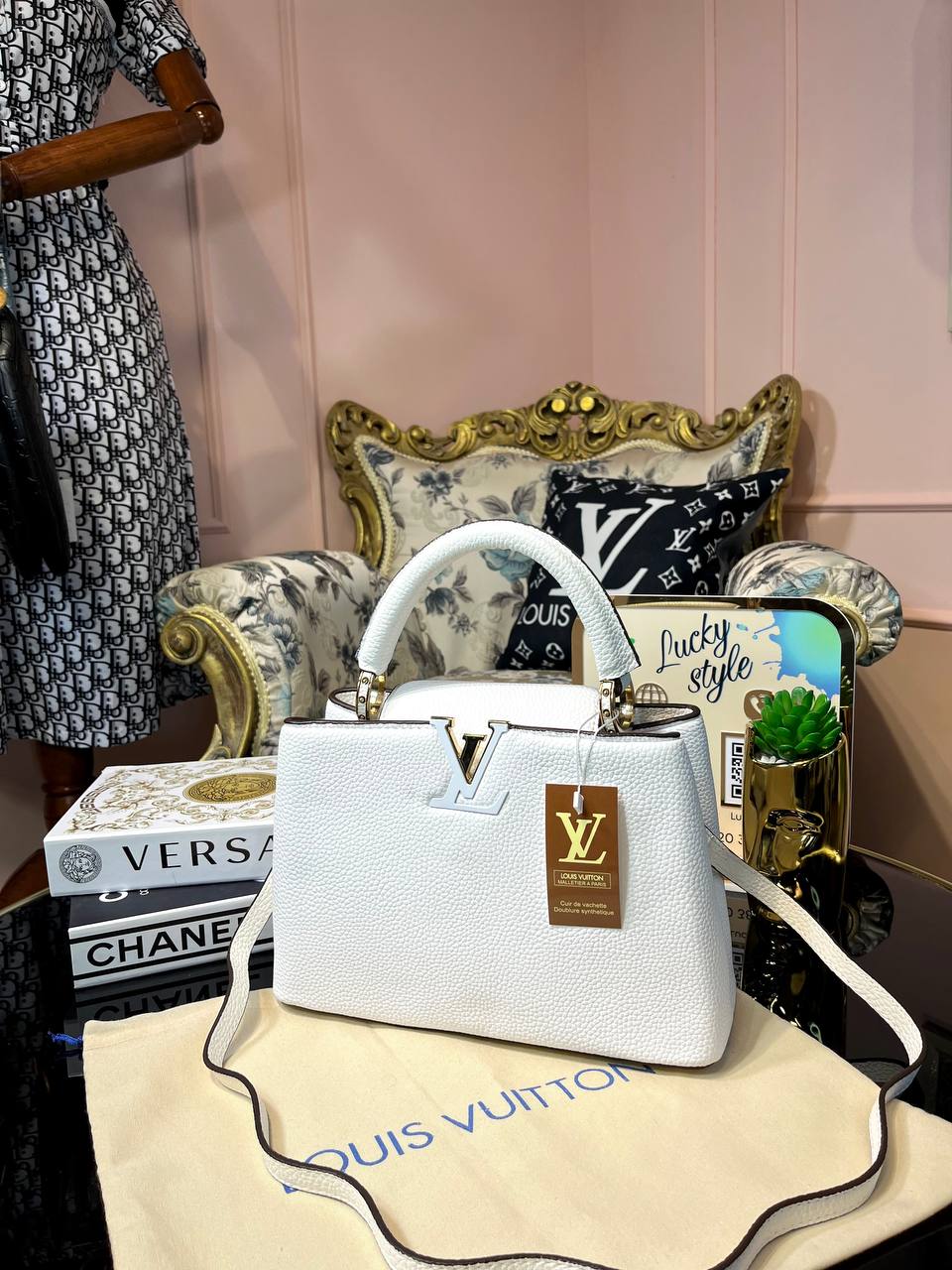 Сумка Louis Vuitton Capucines средняя белая 4649836