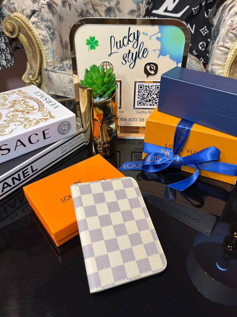 Обложка на паспорт натуральная кожа Louis Vuitton белая шашка 95877