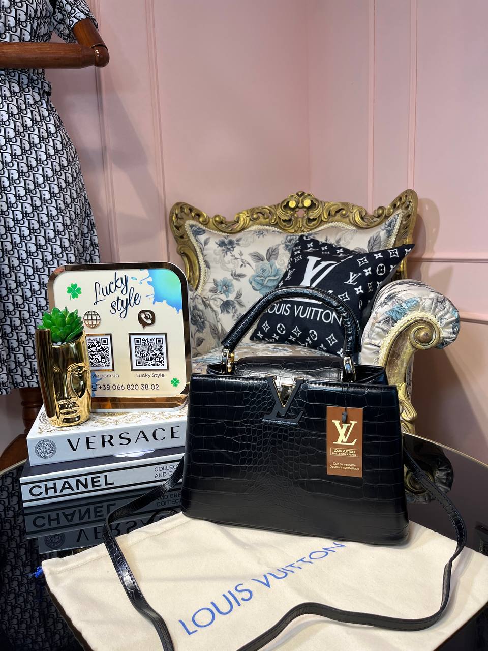 Сумка Louis Vuitton Capucines чёрная под крокодил средняя 28 см 94947