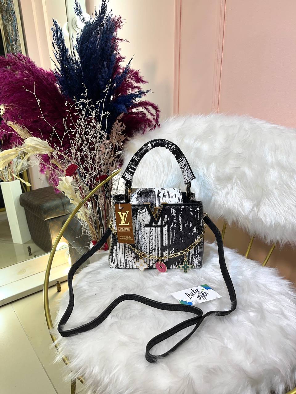 Сумка Louis Vuitton Capucines мини чёрно-белая 96011
