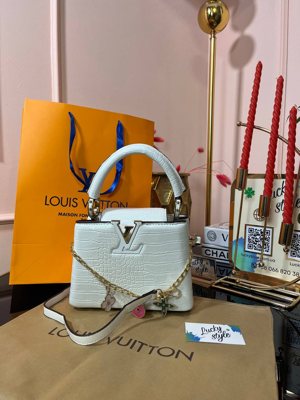 Сумка мини Louis Vuitton Capucines белая 20 см 96017