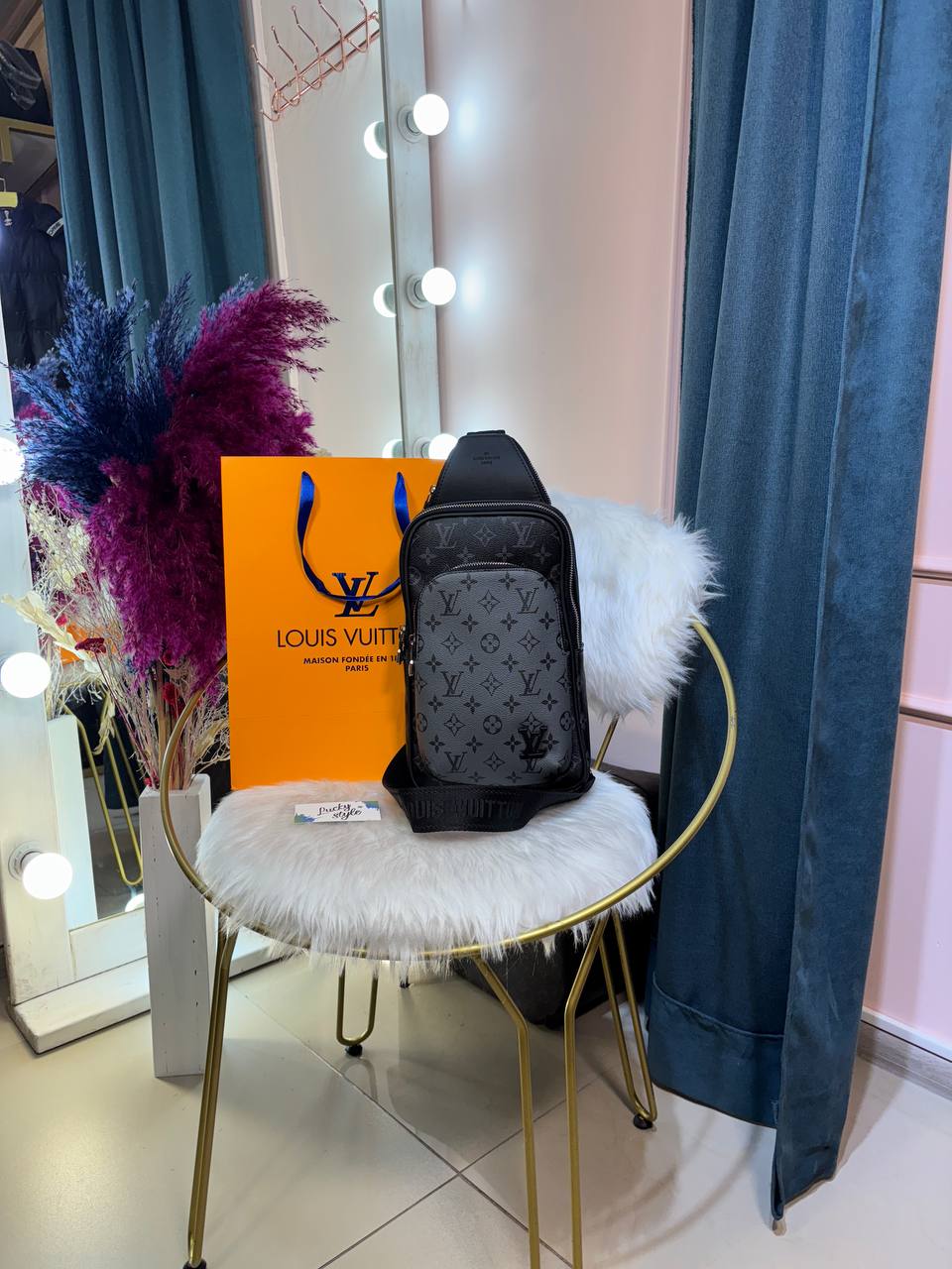 Сумка-слинг Avenue чёрно-серый монограм 96159