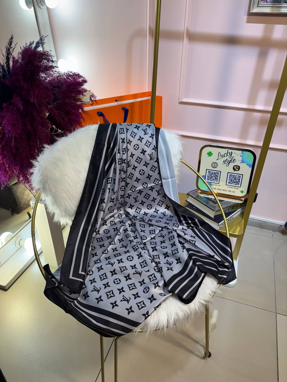 Шаль шелк Louis Vuitton серо-черная 96226