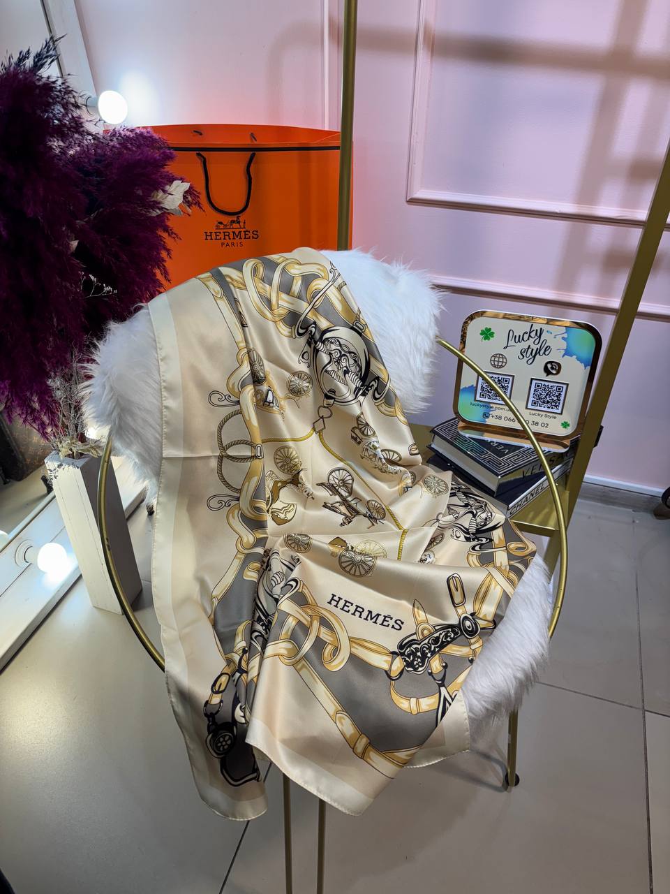 Шаль Hermes шелк бежевая с рисунком 96229