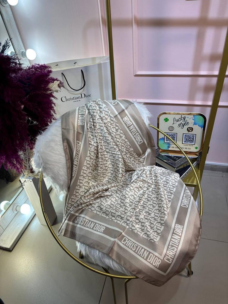 Шаль Dior шелк бежевая 96240