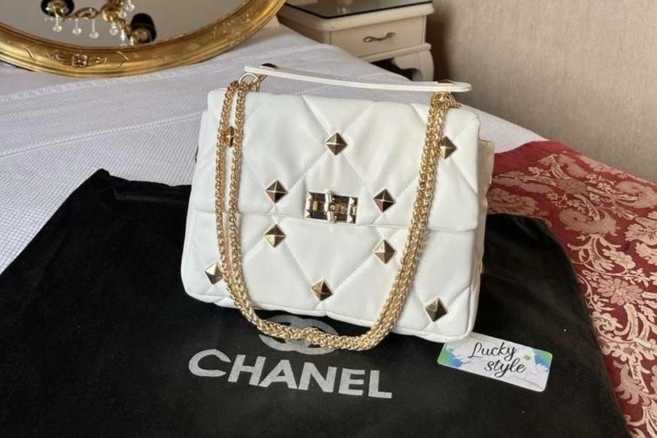 Valеnтіно Garavані Roman Stud белая 424231412213