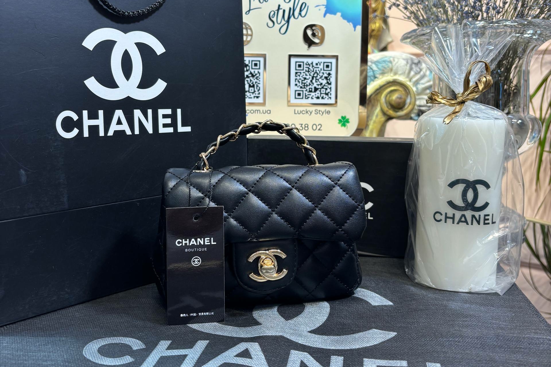 Сумка Chanel classic 16 см черная фурнитура золото 96402