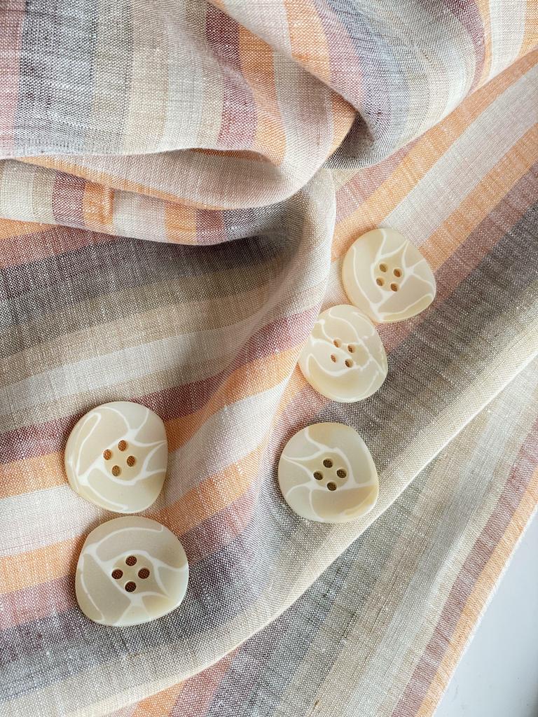 Пуговица 30 мм , пластик