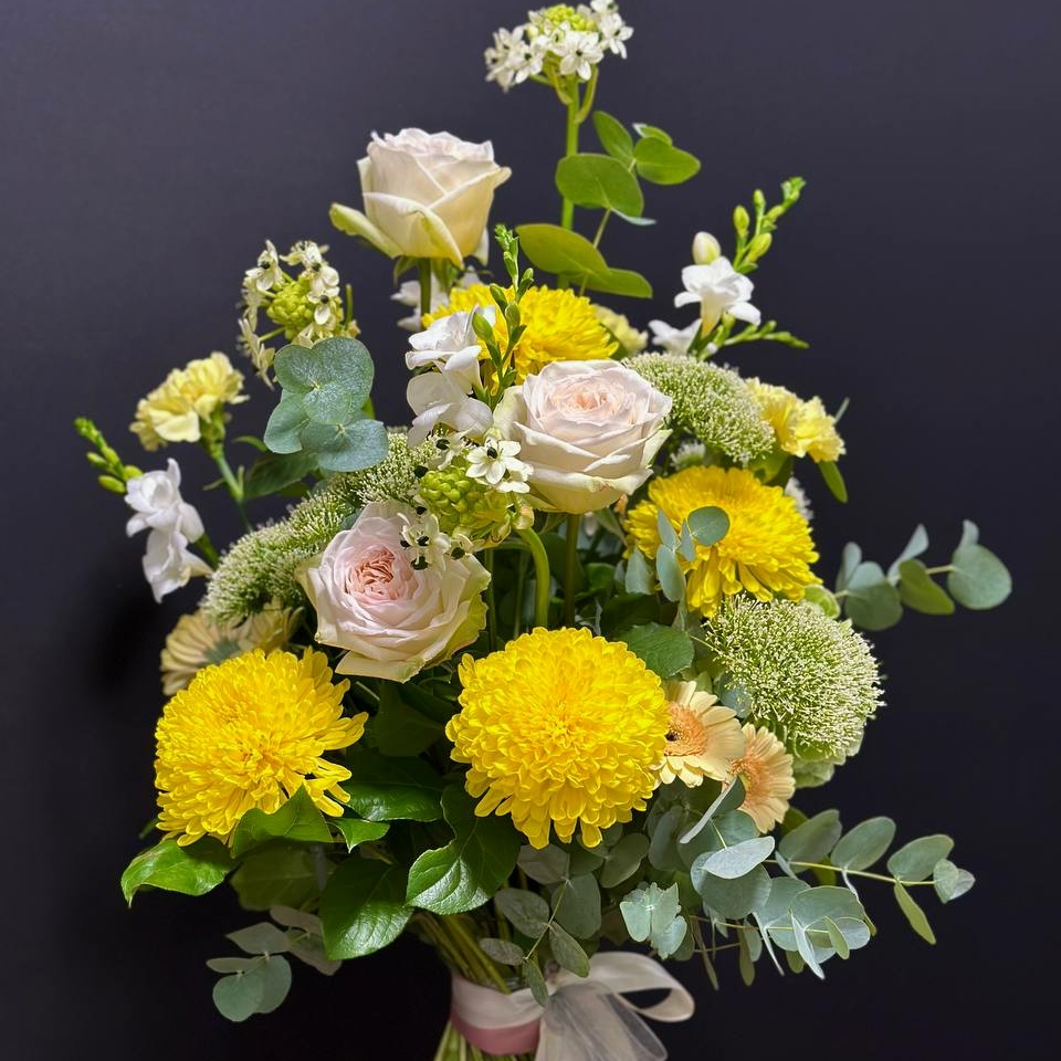 Mix bouquet yellow cream