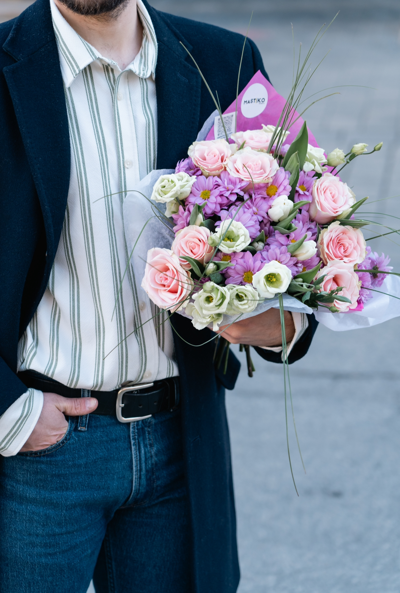 Mix bouquet pink roses and chrysanthemums, green