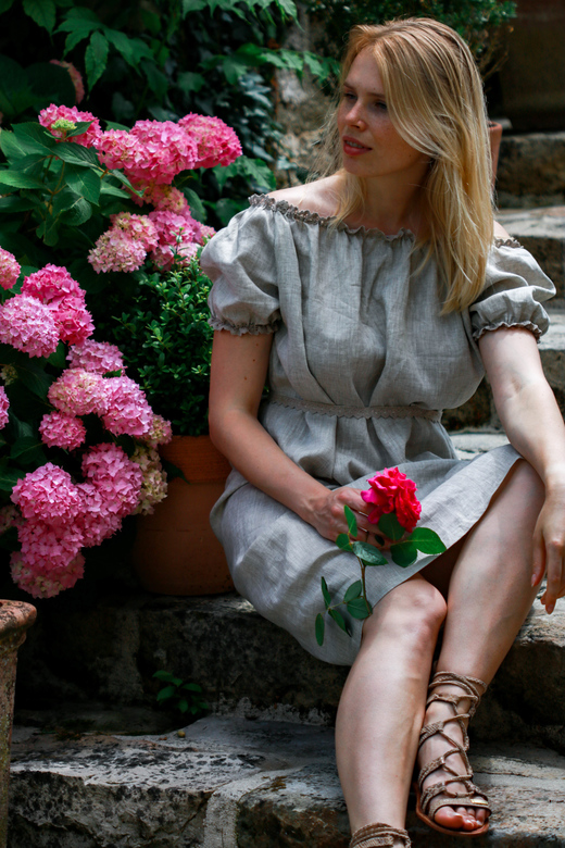 ROBE EN LIN ORNE DE DENTELLE VIRGINIE GRISE