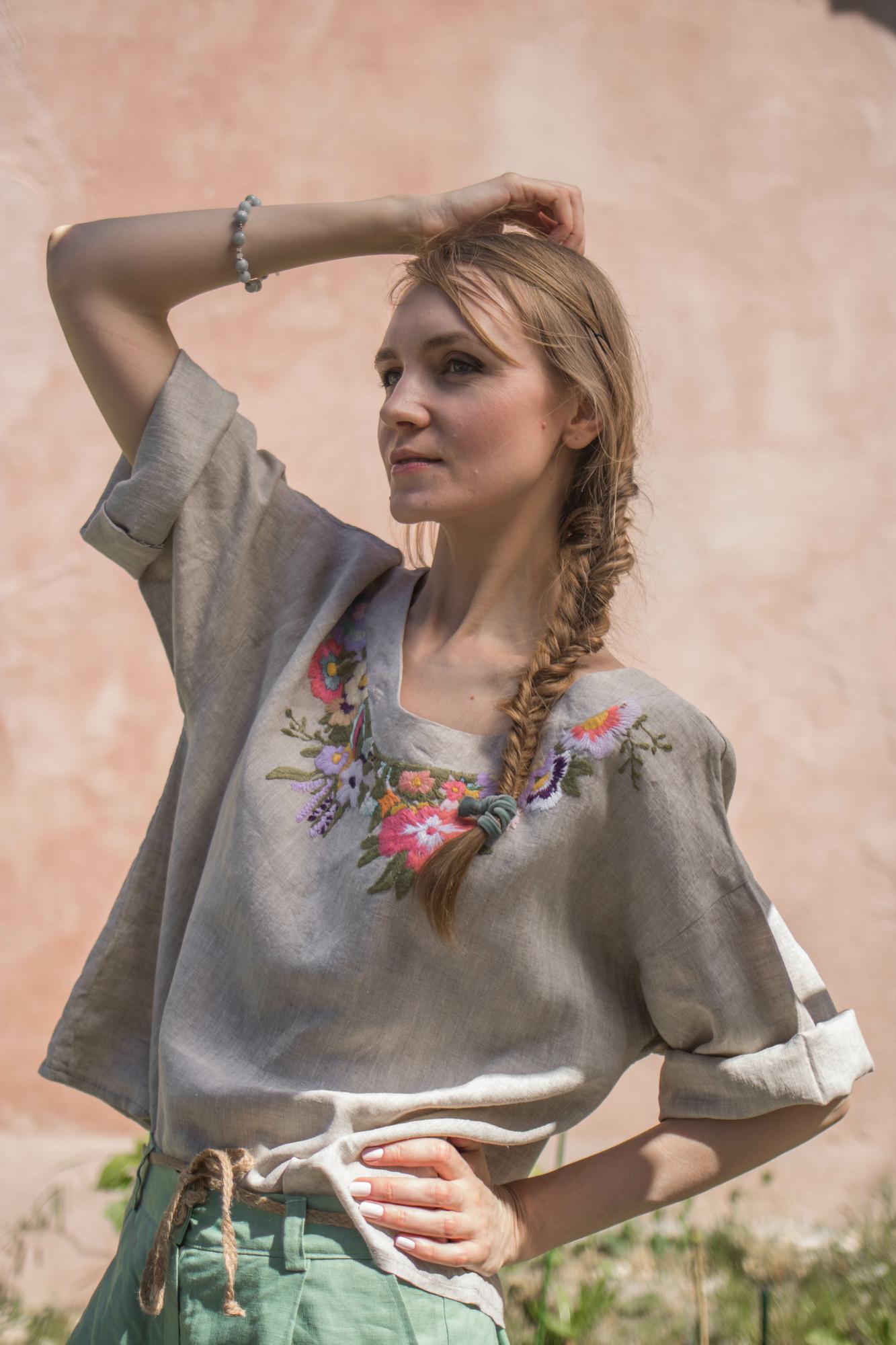 BLOUSE EN LIN LAUREN FLEURS BRODéES MAIN