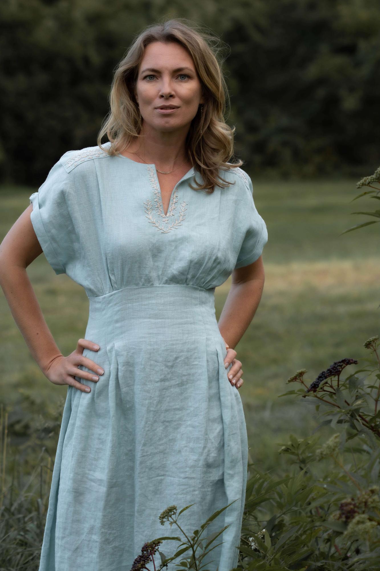 ROBE EN LIN  EUCALYPTUS BRODEE MAIN