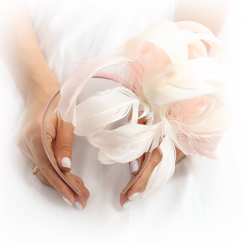 Аксессуар из перьев для скачек и невесты Уэлс