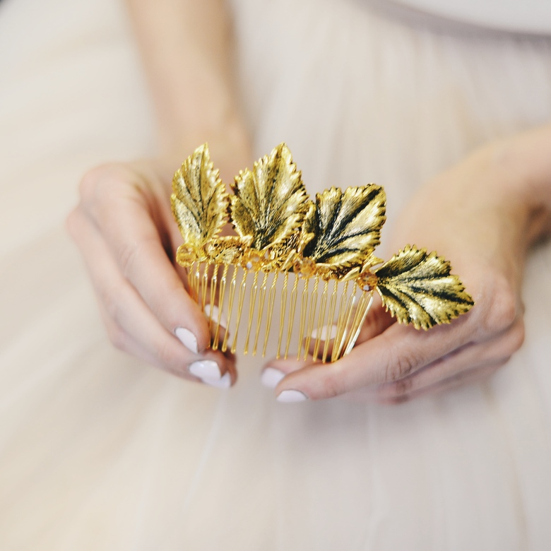 Гребень из коллекции "Богиня золотой листвы” Nelly
