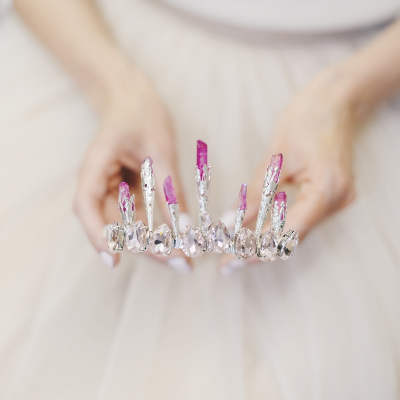 Корона из коллекции "Кристальные Эльфы” Arya с розовыми кристаллами