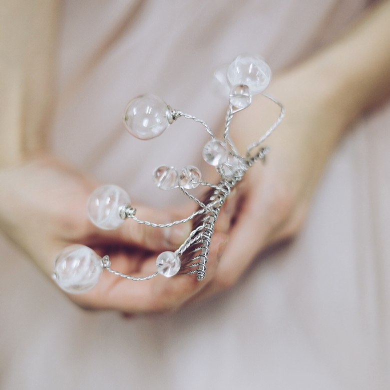 Гребень с одуванчиками в глобусах из коллекции "Стеклянные цветения” Maya