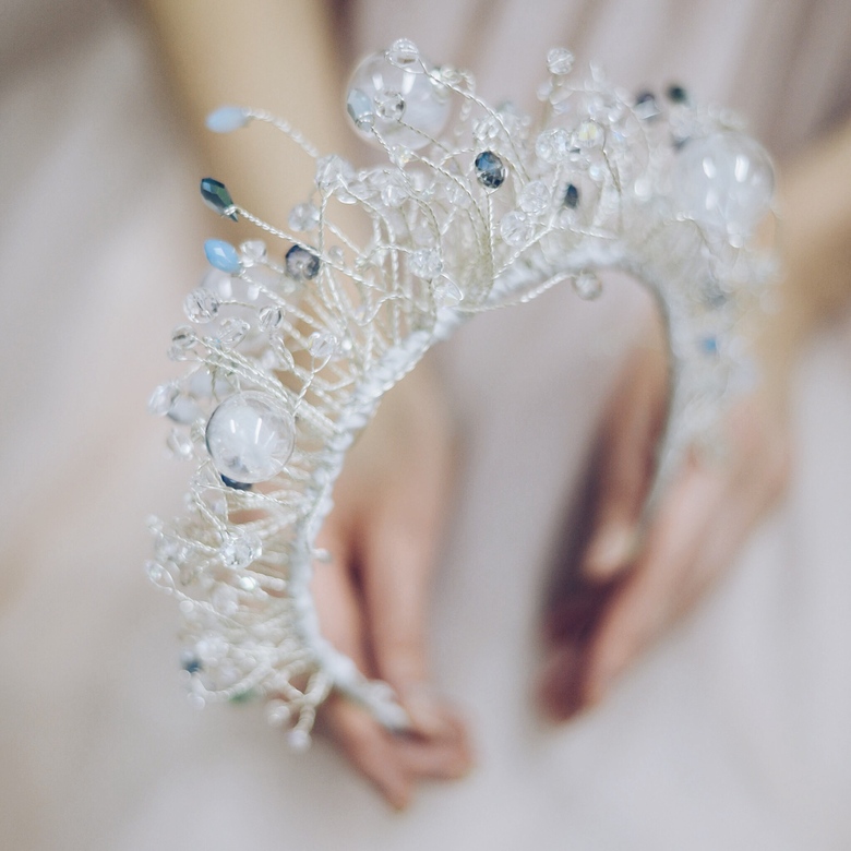 Корона из коллекции "Стеклянные цветения" Gloria