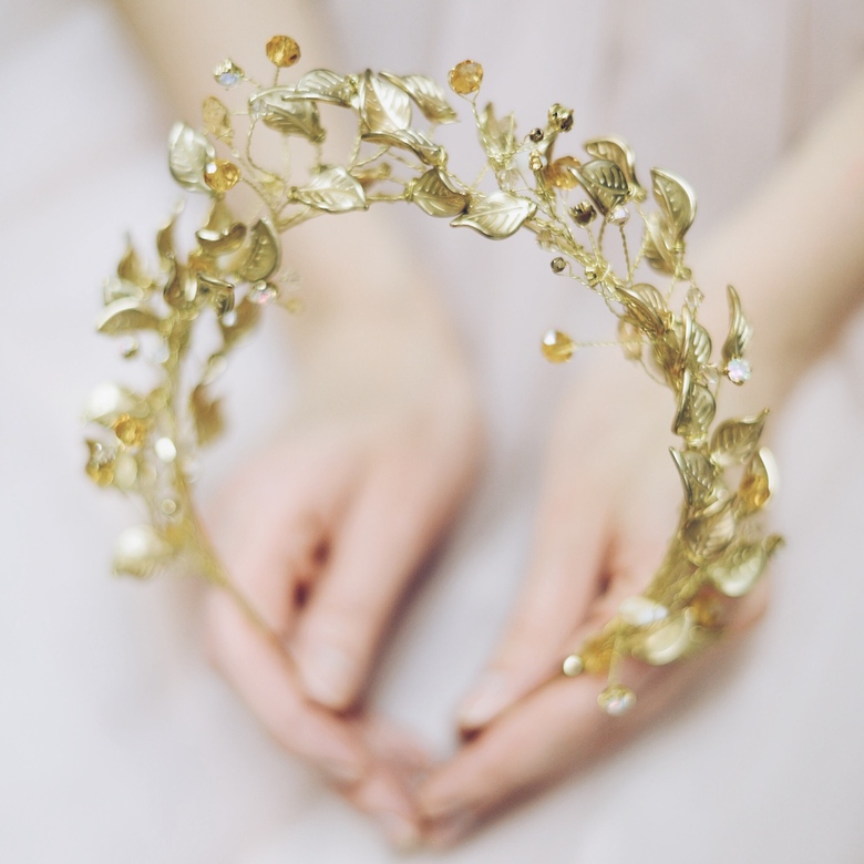 Аксессуар из коллекции "Богиня золотой листвы" Keily