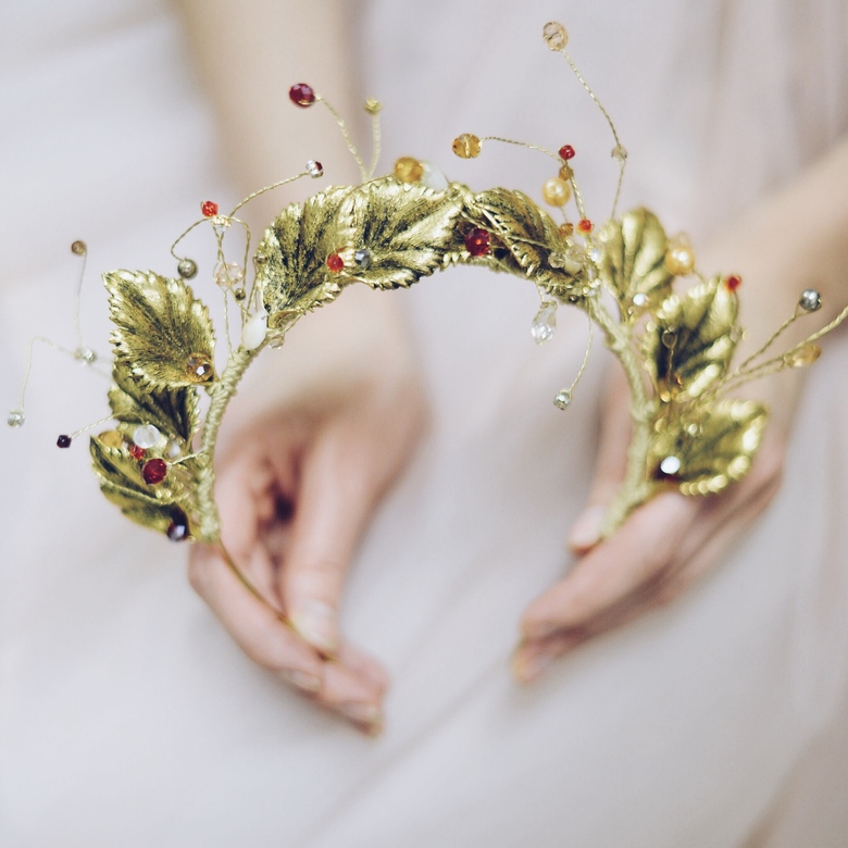 Аксессуар из коллекции "Богиня золотой листвы" Yana