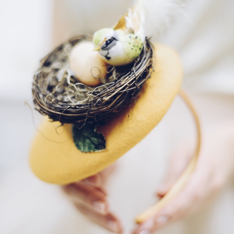 Необычная шляпка с птичьим гнездом Sweety