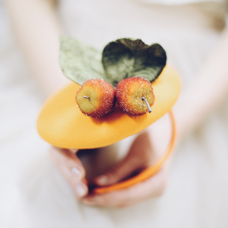 Необычная шляпка с яблочками Mickey