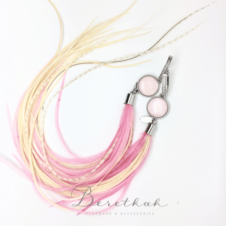 Серьги с натуральными перьями цвет микс и полудрагоценными камнями (розовые)