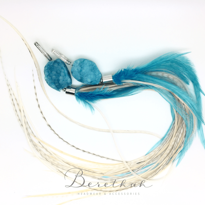 Серьги с натуральными перьями и полудрагоценными камнями