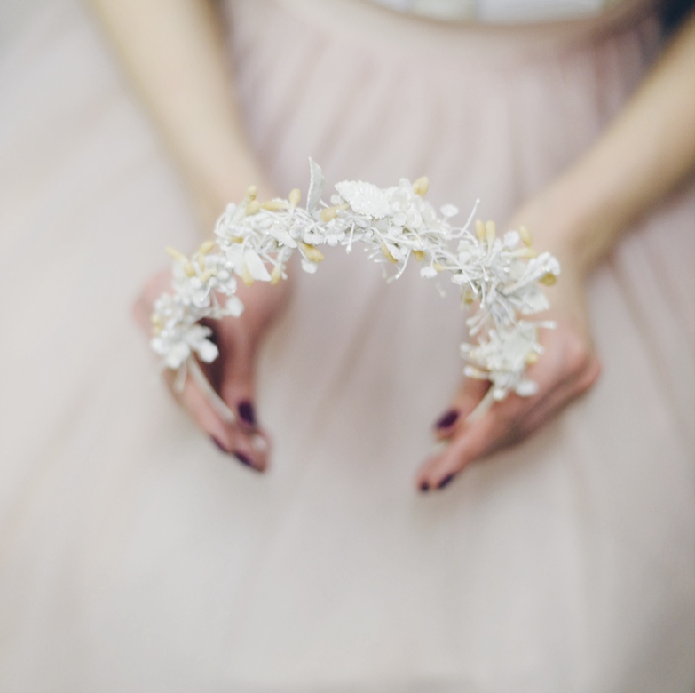 Нежный ободок в стиле рустик