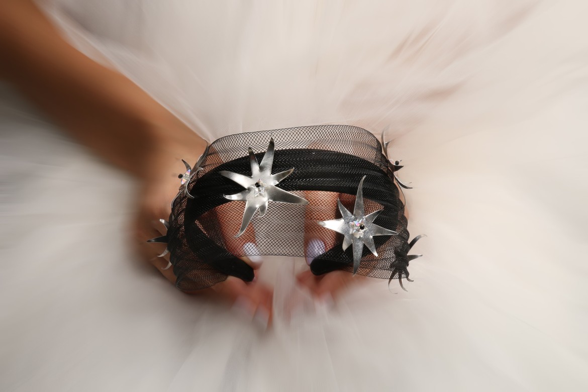 Повязка с металлическими звездами "Оманда"