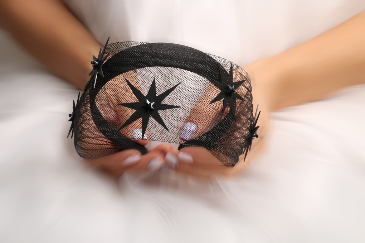 Ободок с металлическими звездами "Мириам"